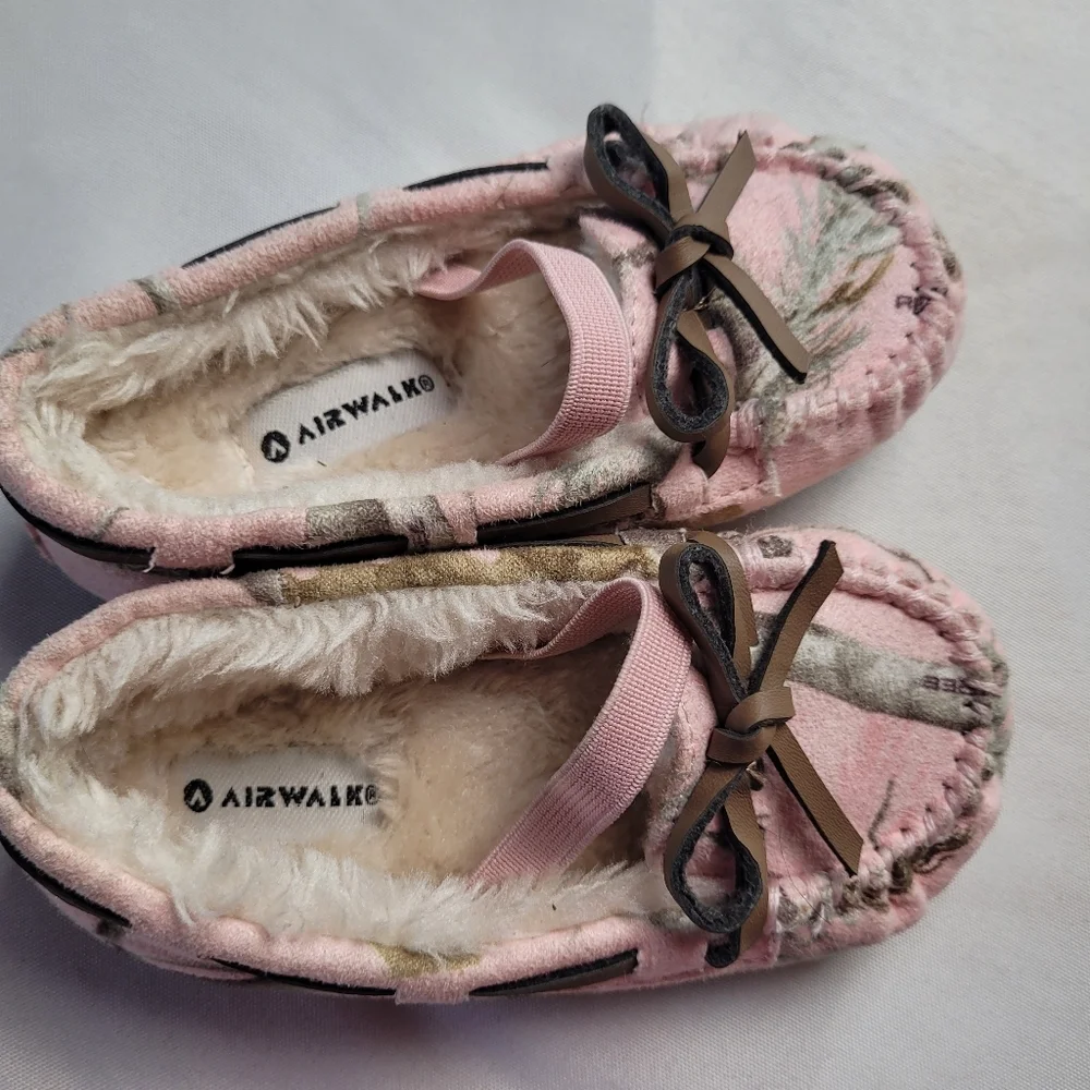 Airwalk Little Girls Faux Suede Pink Camo Slipon Moccasins Size 5